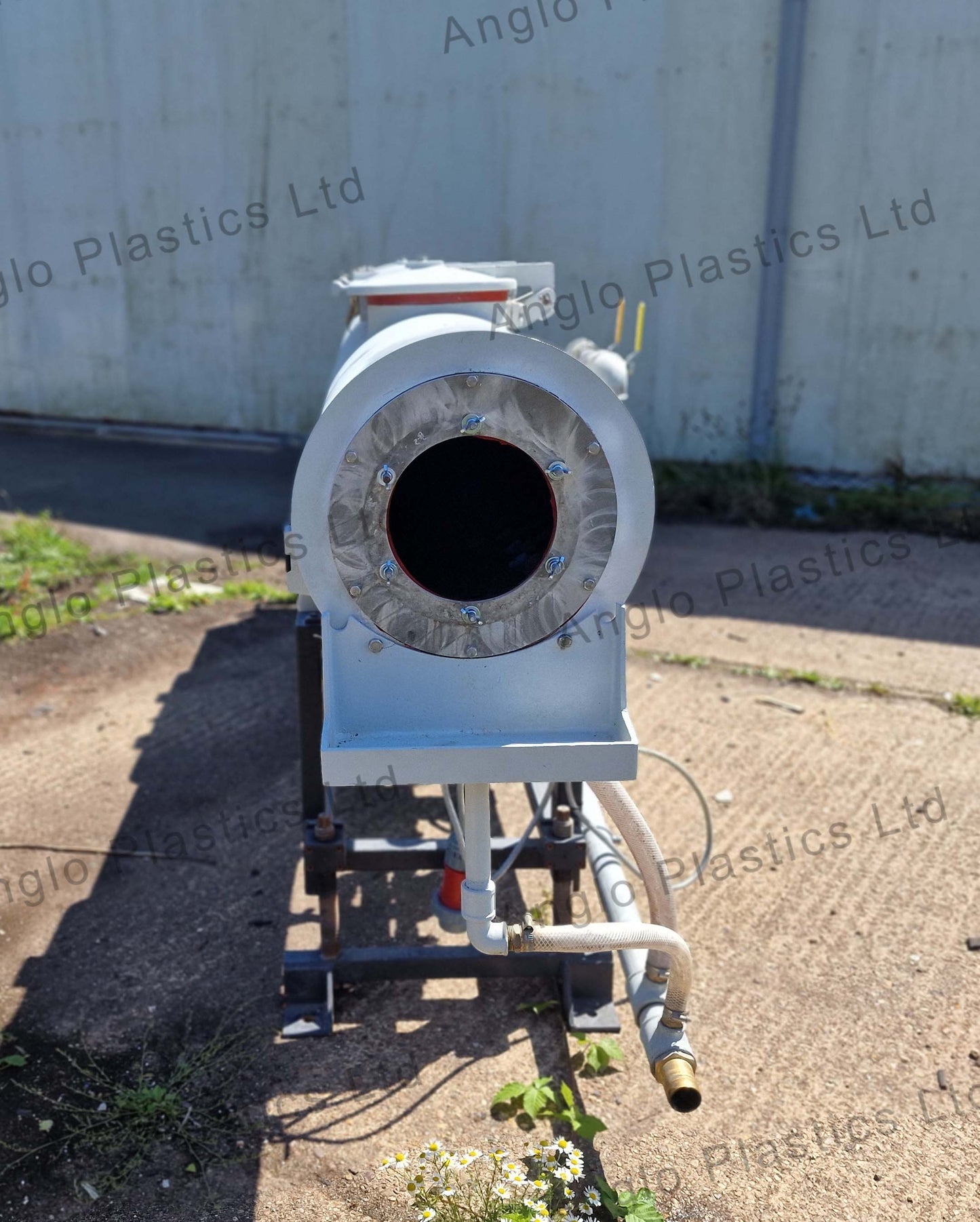 Floataire spray tank