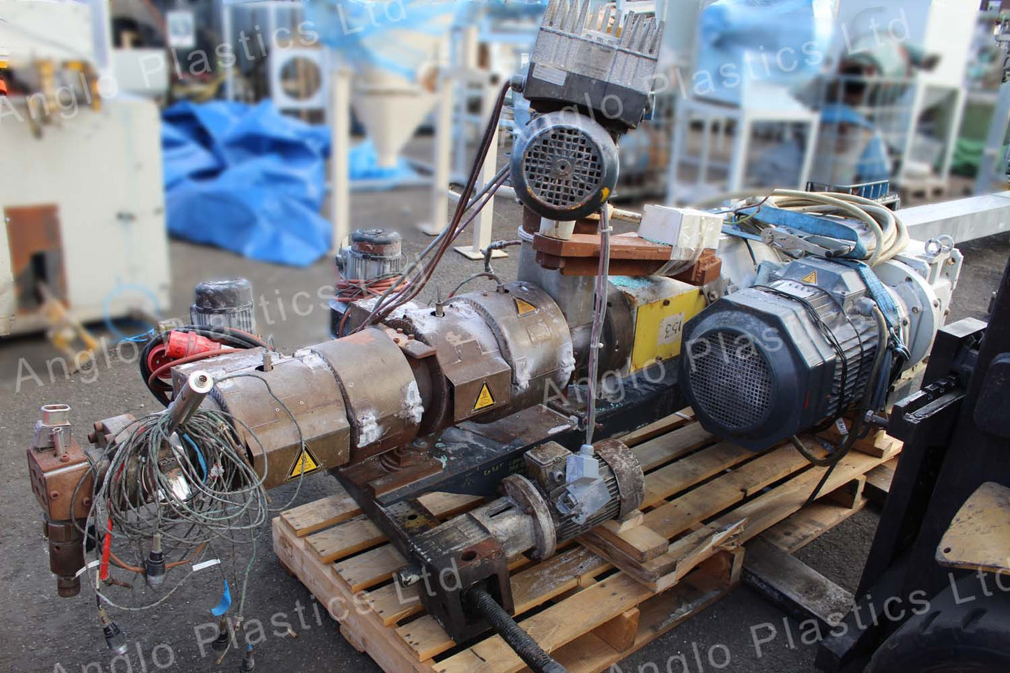 Cincinatti co-extruder Titan 35