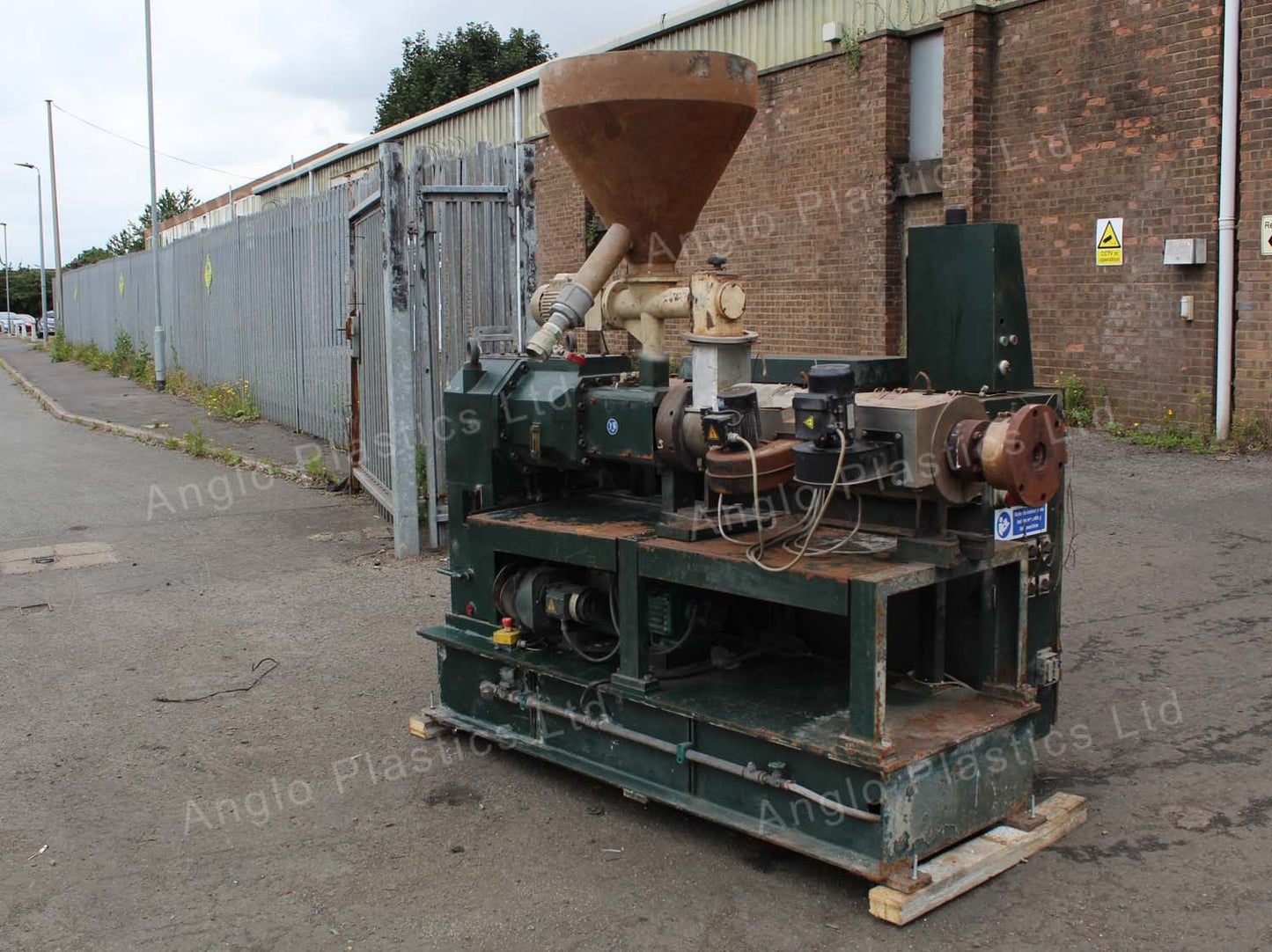 Cincinnati Titan 45 APC Extruder