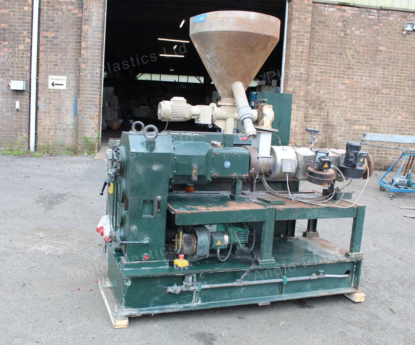 Cincinnati Titan 45 APC Extruder