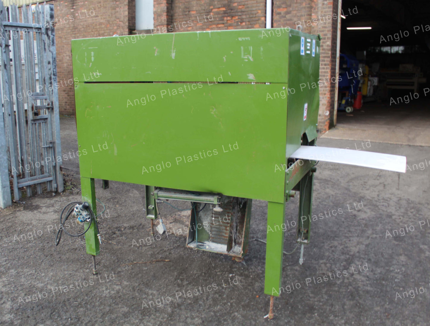 green cross cut saw unit