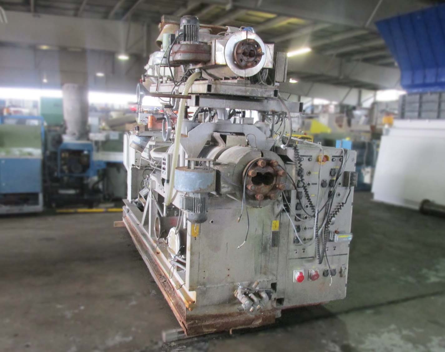 Krauss Maffei KMD 2-90 twin screw extruder