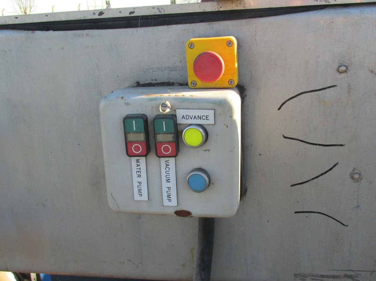 unbadged vacuum tank