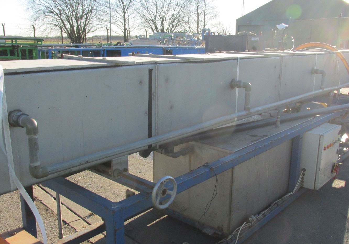 unbadged vacuum tank