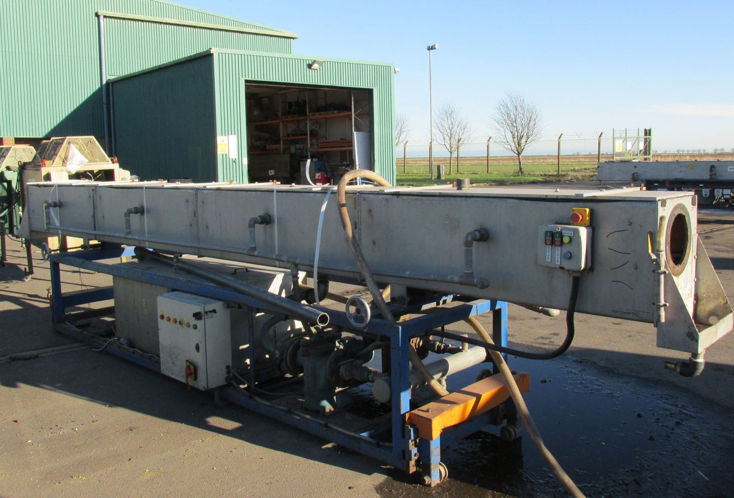 unbadged vacuum tank